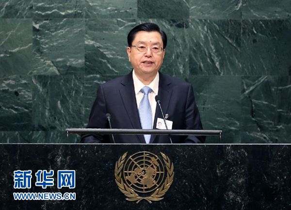 8月31日，全国人大常委会委员长张德江在纽约联合国总部出席当天开幕的第四次世界议长大会，并作题为《倾听人民呼声，建设更加公正民主的世界》的发言。新华社记者 姚大伟 摄
