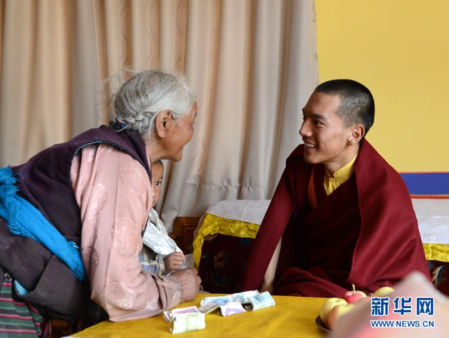 （图文互动·XHDW）（3）西藏活佛的一天