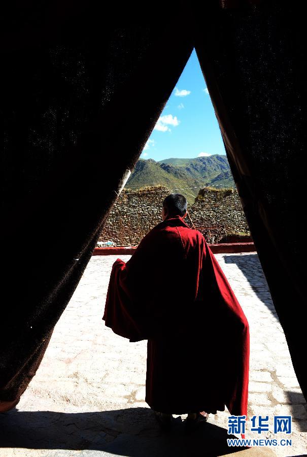 （图文互动·XHDW）（10）西藏活佛的一天