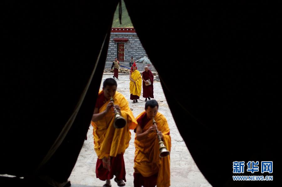 （图文互动&middot;XHDW）（19）西藏活佛的一天