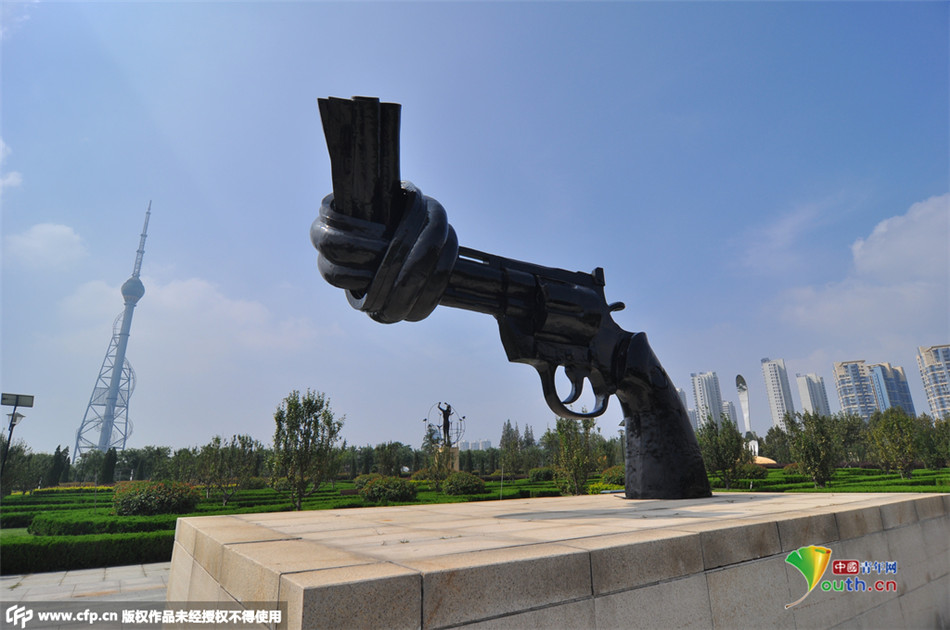 山东临沂：山寨世界著名雕塑扎堆引热议