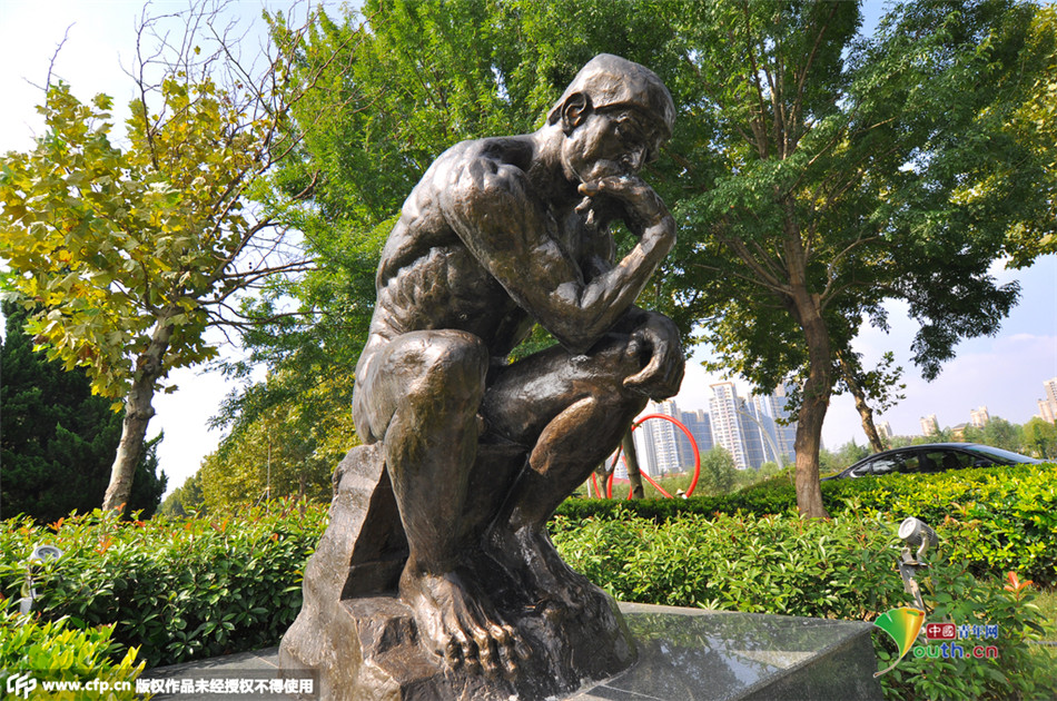 山东临沂：山寨世界著名雕塑扎堆引热议