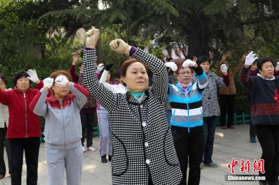 广场舞获政策力挺有望被&ldquo;扶正&rdquo;网友忧公共用地被占