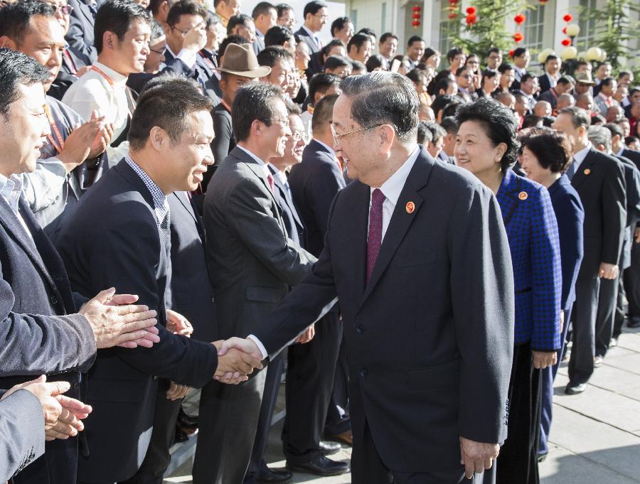 （时政）（1）俞正声会见西藏自治区各族各界群众代表和援藏干部 