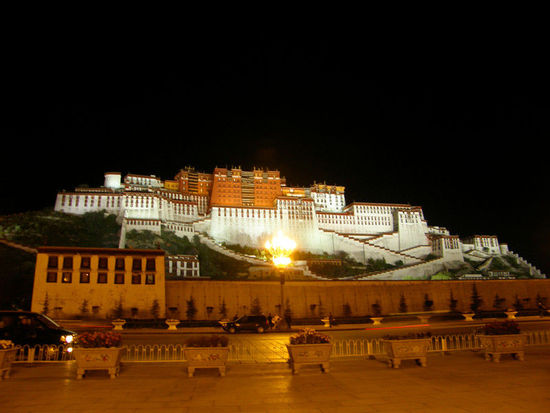 社评：达赖实为西方捧出来的&ldquo;国际王林&rdquo;