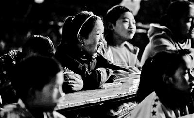 凉山彝族教授:贫穷因自然环境恶劣 非村民懒惰