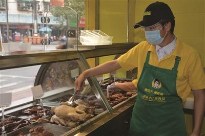 南京农大教授校门口开卤菜店 月营业额20多万元