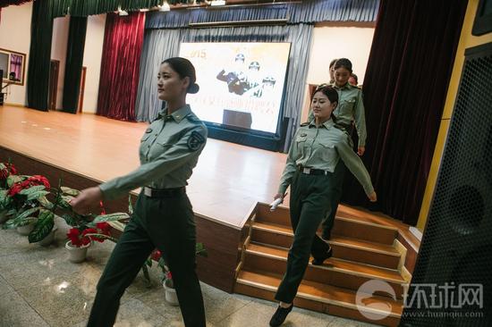 三军仪仗队退伍女兵招聘会：身材高挑很&ldquo;抢手&rdquo;