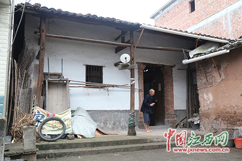 陈德柱80岁生日的时候，几个儿女将赎回来的老宅重新收拾了，陈德柱和老伴这才有了&ldquo;家&rdquo;