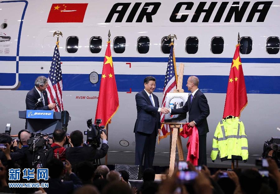 9月23日,国家主席习近平在西雅图参观波音公司商用飞机制造厂。这是习近平出席波音公司举办的欢迎仪式。 新华社记者 刘卫兵 摄 9月23日,国家主席习近平在西雅图参观波音公司商用飞机制造厂。这是习近平出席波音公司举办的欢迎仪式。 新华社记者 刘卫兵 摄