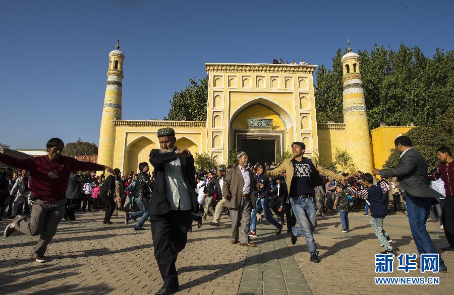 （社会）（3）新疆穆斯林群众欢庆&ldquo;古尔邦节&rdquo;