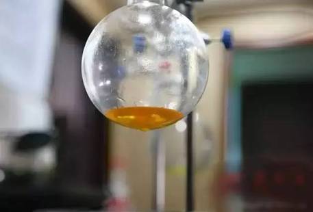 吃一个月饼=喝三勺油!月饼的正确吃法是.