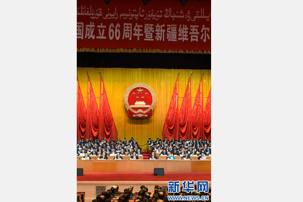 10月1日,庆祝中华人民共和国成立66周年暨新疆维吾尔自治区成立60周年大会在新疆人民会堂隆重举行。 新华社记者 高洁 摄 10月1日,庆祝中华人民共和国成立66周年暨新疆维吾尔自治区成立60周年大会在新疆人民会堂隆重举行。 新华社记者 高洁 摄