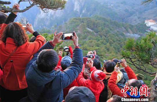 黄金周第三天：黄山迎客近五万距最大承载量不足5%