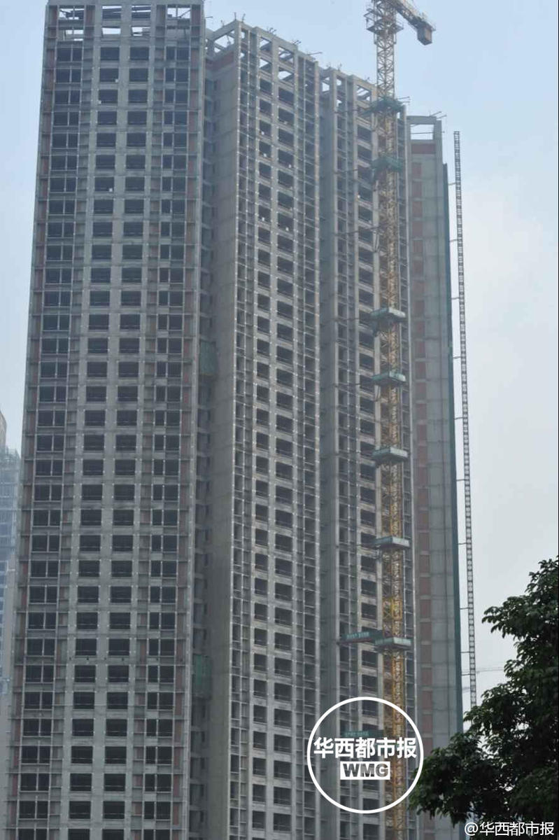 成都一在建工地电梯坠落39层 4人遇难