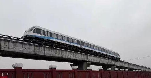中国首条中低速磁浮成功上线试车