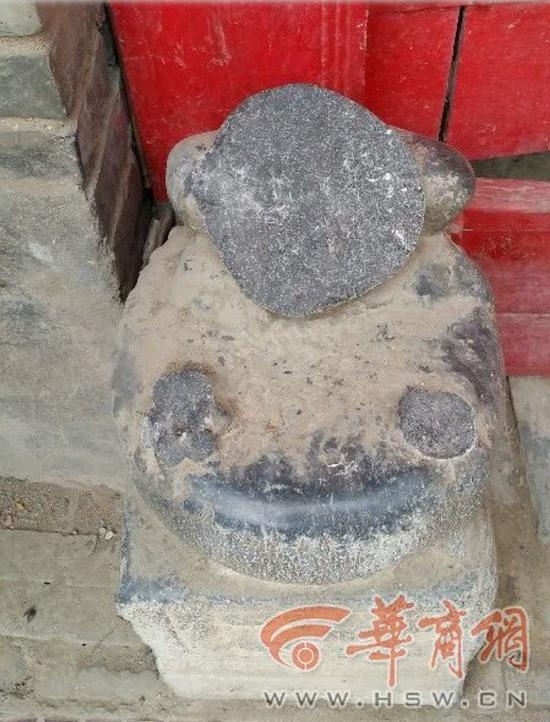 石狮被盗仅剩底座