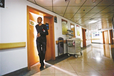 救人被狗咬造谣者被刑拘 400捐款者要退钱