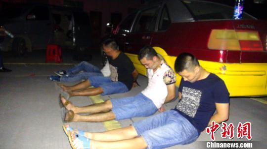 抓获涉毒人员。刘振国 摄