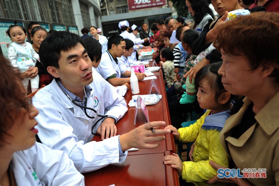 华西第二医院幼儿名师威远义诊