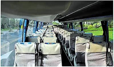 渝约定制公交车内部环境。