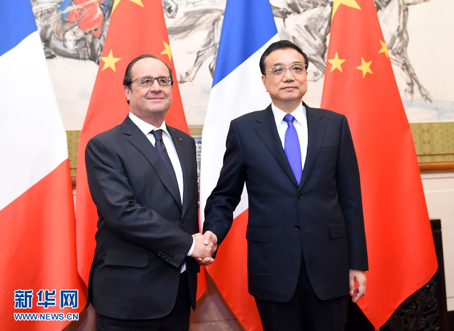11月3日,国务院总理李克强在北京钓鱼台国宾馆会见来华进行国事访问的法国总统奥朗德。 新华社记者 张铎 摄 11月3日,国务院总理李克强在北京钓鱼台国宾馆会见来华进行国事访问的法国总统奥朗德。 新华社记者 张铎 摄