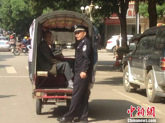 广西三轮车司机扶倒地老人成&ldquo;肇事者&rdquo;警方还其清白