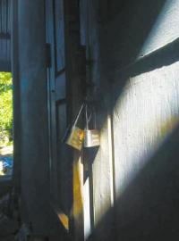 5日，缅甸密支那远征军遗骸安放处铁门紧锁。志愿者供图