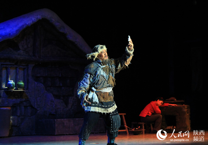 杨白劳无言面对喜儿 和冰摄