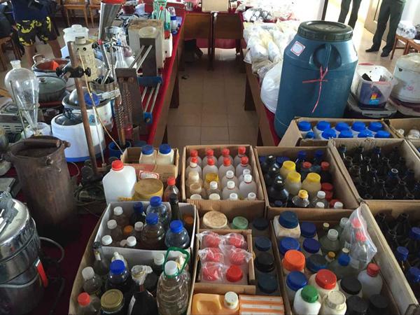 海口两制毒窝点被端 毒贩网上自学制造毒品(图)