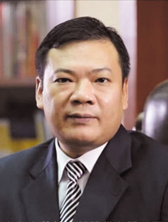 新京报讯 （记者赵毅波）11月12日，在停牌1天后，主营灯饰及电风扇的金莱特复牌公告称，公司于11日收到公司董事长、总经理田畴家属的通知，田畴于11月10日晚因病抢救无效不幸逝世。此时，田畴年仅43岁，由于股价连续上涨，身家达31亿元。