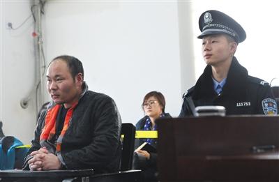 司机载货超高撞坏立交桥 修复需219万称赔不起