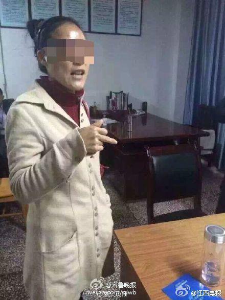 随后,民警将其带回派出所作进一步调查。