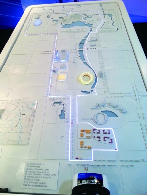 昨天,“北京优秀规划建筑方案展”在北京市规划展览馆开幕。2022年冬奥会北京、延庆和张家口三个赛区的25个场馆详细规划首次对外公布。北京赛区将新建国家速滑馆和北京奥运村。在规划图中,速滑馆位于奥林匹克公园西侧,外形和速滑运动员的运动帽颇为相像,可容纳1.2万名观众。