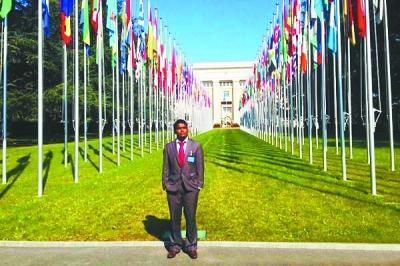 汉斯在联合国实习。