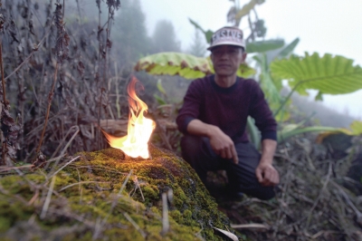 王开学点燃引爆地雷的炸药,炸药依旧有效。