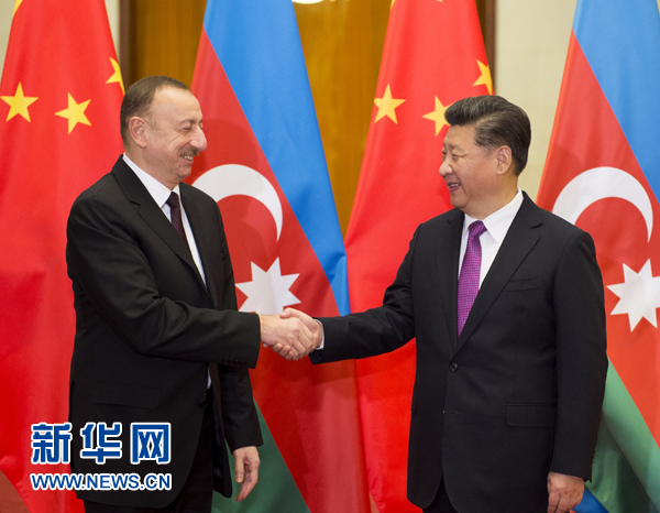 12月10日，国家主席习近平在北京人民大会堂同阿塞拜疆总统阿利耶夫举行会谈。这是会谈前，习近平在人民大会堂北大厅为阿利耶夫举行欢迎仪式。新华社记者李学仁摄
