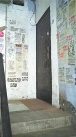 黄家大门紧闭。