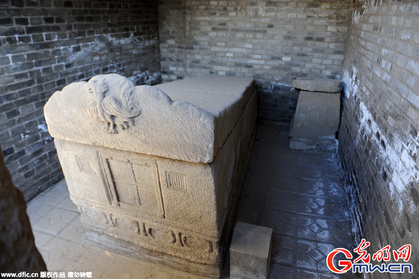 太原肯德基楼顶惊现丘处机弟子石棺 为元代衣