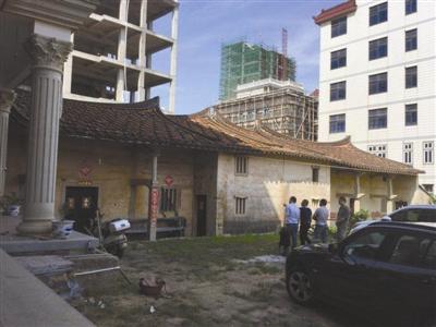 当年案发现场的老房子已经拆掉一部分，但事发的老屋仍被死者家属保留。供图/ 代理律师