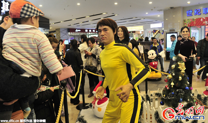 福州一商场蜡像&ldquo;丑哭&rdquo;网友 李小龙被吐槽酷似周星驰