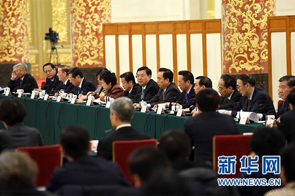 12月26日，十二届全国人大常委会第十八次会议在北京人民大会堂举行联组会议，结合审议国务院关于2014年度中央预算执行和其他财政收支审计查出问题整改情况的报告进行专题询问。张德江委员长参加审议和询问。新华社记者 饶爱民 摄