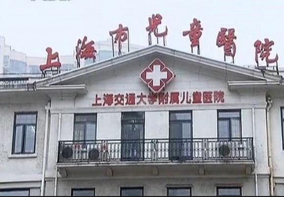 4岁女童患感冒心脏停跳 医生9000次按压后救