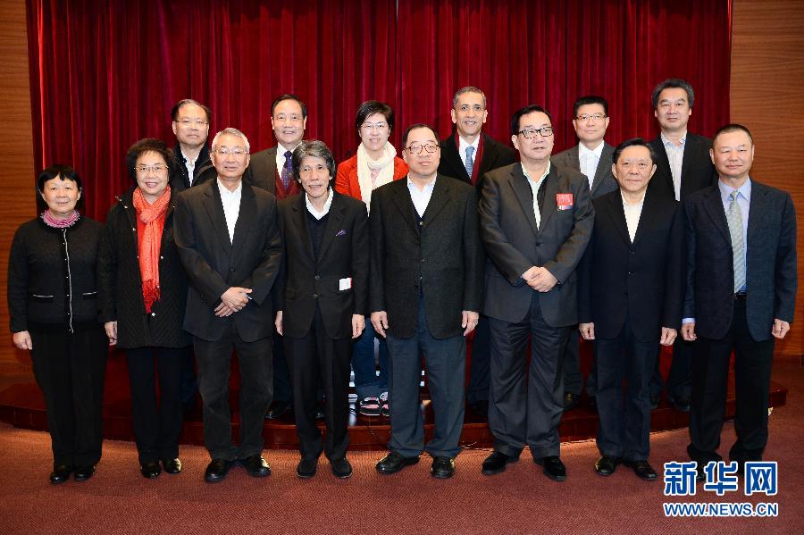 （两会&middot;XHDW）（1）澳门特区全国人大代表及全国政协委员启程赴京