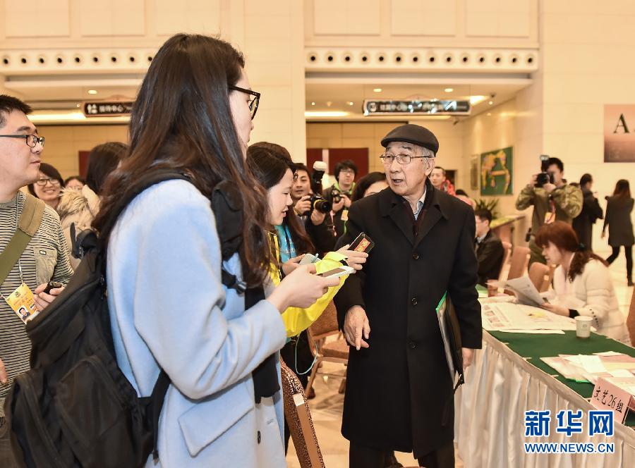 （兩會）（1）出席全國政協十二屆三次會議的委員陸續報到