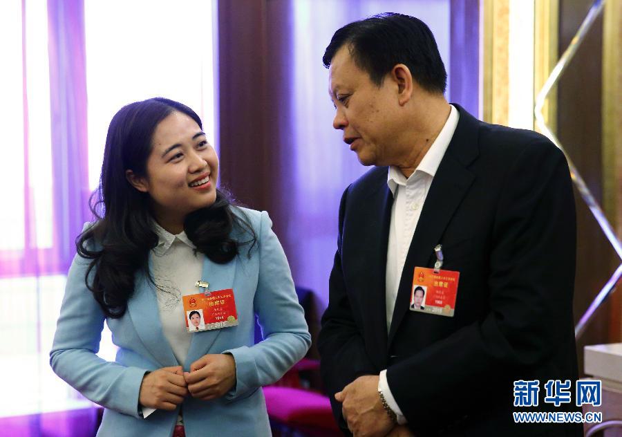 （两会·新华全媒头条）（2）人大代表李欣蓉的一天