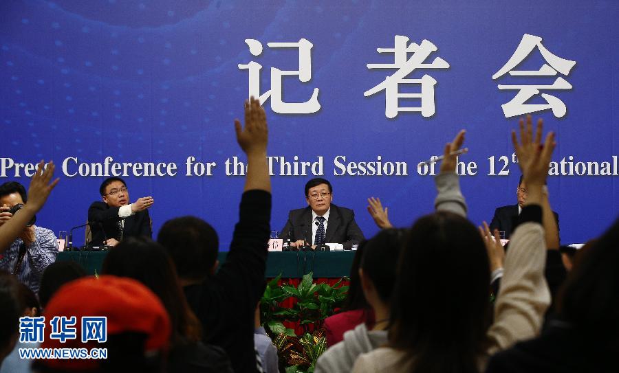 （两会）（1）记者会上看记者：举手请问国计民生