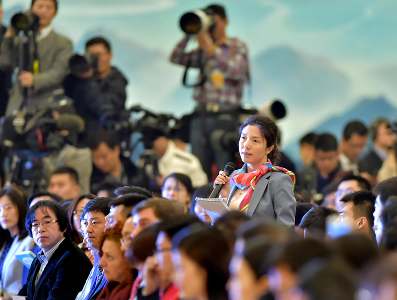 3月15日，國務院總理李克強在北京人民大會堂與中外記者見面，並回答記者提問。這是一名記者在提問。 新華社記者李濤攝