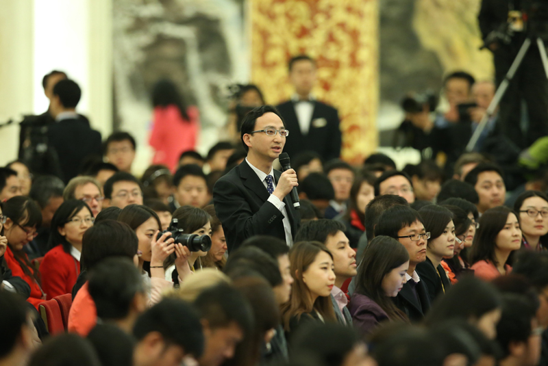 3月15日，國務院總理李克強在北京人民大會堂與中外記者見面，並回答記者提問。這是一位記者在提問。 新華社記者 龐興雷 攝