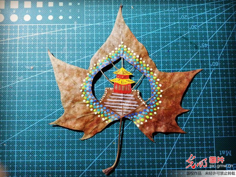 青岛女画家跨年手绣落叶变精美工艺品